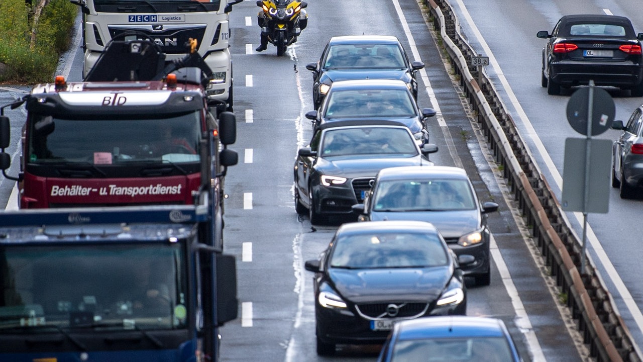 Hohes Verkehrsaufkommen auf der B75 Richtung Bremen